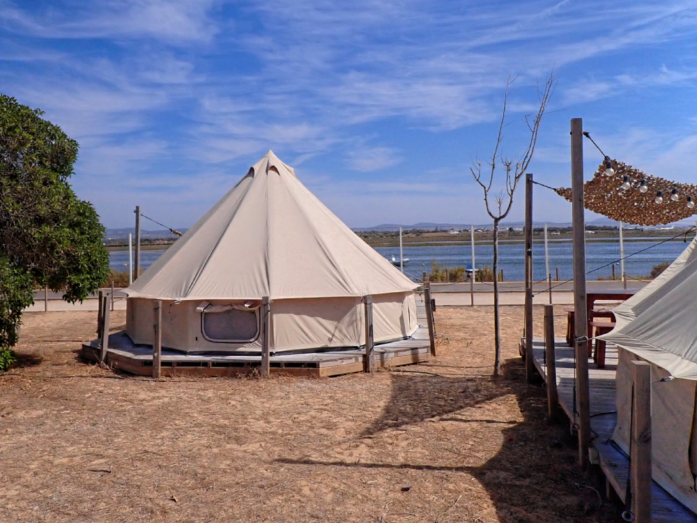 Glamping na kempingu miejskim w Praia de Faro, Portugalia


