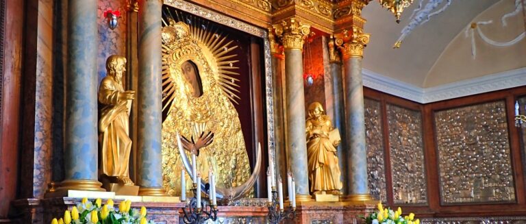 Z Ostrobramskiej pod Ostrą Bramę