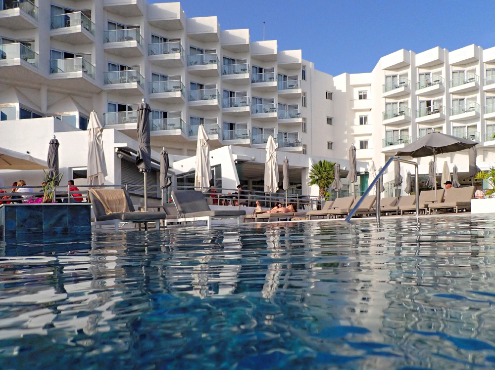 Hotel Cali w Coral Bay, Pafos, TOP Touristik, visit Cyprus fot Mieczysław Pawłowicz