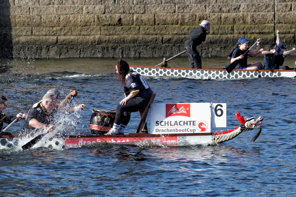 Wyścigi smoczych łodzi z okazji Maritime Week w Bremie, Niemcy cel podróży. Dragon Boat Races Bremen